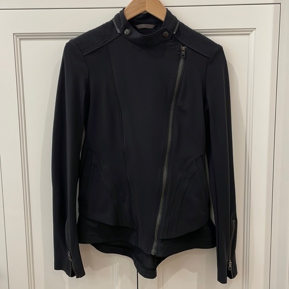 Lululemon Black Asymmetrical Zip Jacket—Zippered Sleeve Detail—Like New! Size 6? - Picture 1 of 10